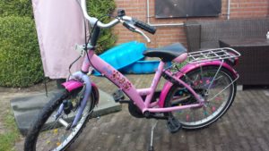 Op de nieuwe K3-fiets naar school: de kleuter vond 't spannend - Oh Oh Mama